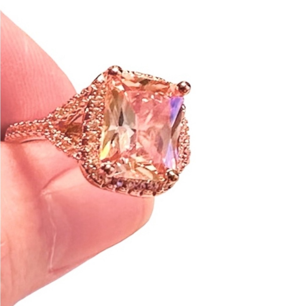 💯 NEW Simulated Rose Gold Ring size 6